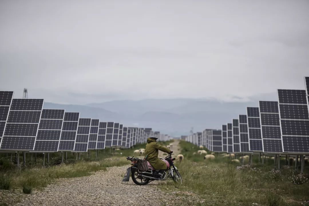 光伏技術可以將太陽輻射直接轉換為清潔的電能，成為了人們研究的熱點以及產業(yè)布局的重點